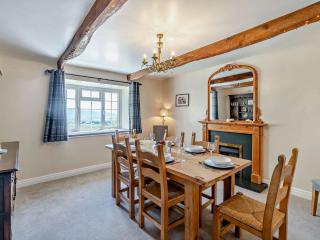 4 Bed in Eden Valley 92503 - 3