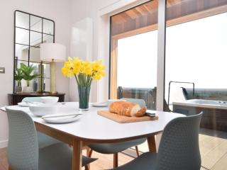 2 Bed in St Andrews 72436 - 6