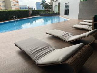Lush Living 1BR with Balcony near Ayala Makati - 7