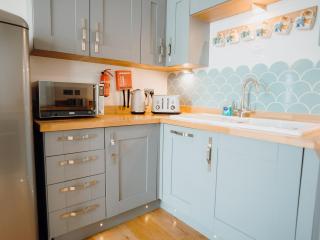 2 Bed in Tenby FB285 - 9