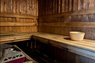 The Wooden Nest Warm Stay at Sukhumvit 8 - 3