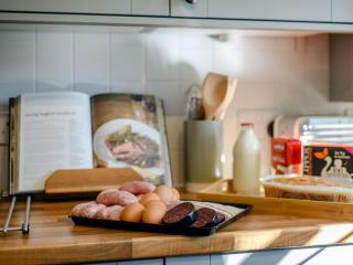 3 Bed in Sway 90002 - 5