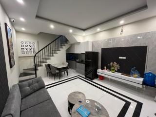 Near HCM mausoleum - 1