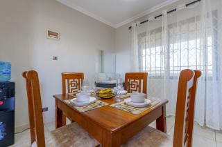 Zuri's Luxurious Oceanview Penthouse, Meters from the beach - 1