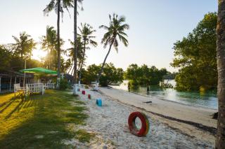 Zuri's Luxurious Oceanview Penthouse, Meters from the beach - 8