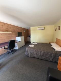 The Lodge Village & Motel, Moranbah - 4