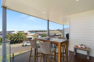 4-Bedroom Family Retreat, Just 50m to Boyds Beach, Kiama Downs - 9