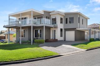 4-Bedroom Family Retreat, Just 50m to Boyds Beach, Kiama Downs - 0
