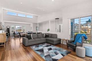 4-Bedroom Family Retreat, Just 50m to Boyds Beach, Kiama Downs - 4