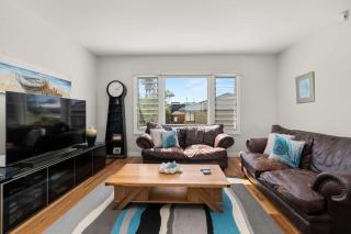 4-Bedroom Family Retreat, Just 50m to Boyds Beach, Kiama Downs - 3
