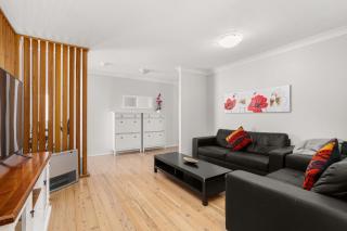 4-Bedroom Family Retreat, Just 50m to Boyds Beach, Kiama Downs - 2