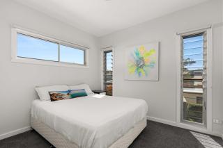 4-Bedroom Family Retreat, Just 50m to Boyds Beach, Kiama Downs - 1