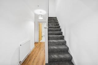 Stoke Manor Luxury 6 BR By AltoLuxoExperience Short Lets & Serviced Accommodation With Free Wifi & Parking - 8