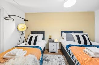 Stoke Manor Luxury 6 BR By AltoLuxoExperience Short Lets & Serviced Accommodation With Free Wifi & Parking - 5