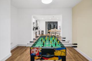 Stoke Manor Luxury 6 BR By AltoLuxoExperience Short Lets & Serviced Accommodation With Free Wifi & Parking - 2