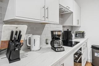 Stoke Manor Luxury 6 BR By AltoLuxoExperience Short Lets & Serviced Accommodation With Free Wifi & Parking - 7