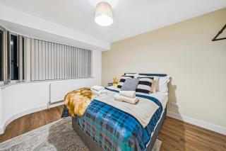 Stoke Manor Luxury 6 BR By AltoLuxoExperience Short Lets & Serviced Accommodation With Free Wifi & Parking - 9