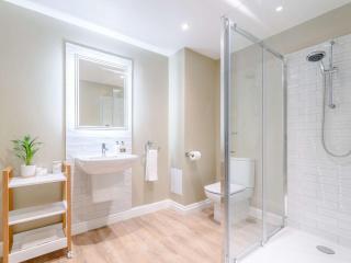 4 Bed in Scarborough 79522 - 1