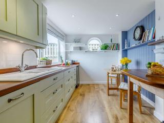 4 Bed in West Bay 86538 - 2