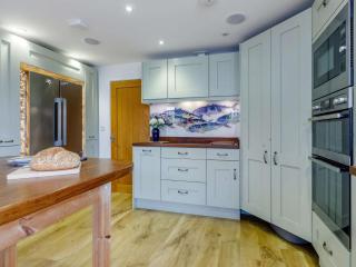 4 Bed in West Bay 86538 - 1