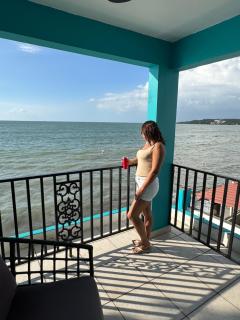 Beachfront balcony 2nd floor retreat Sleeps 6 - 0