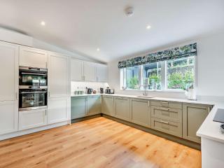 4 Bed in Appledore 92017 - 1