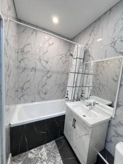 Уютная 2Х комнатная квартира возле Аэропорта - 1