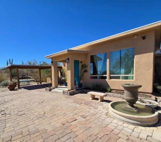 1-acre Spacious Desert Oasis Retreat near Downtown - 1