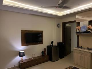 Elegant Emerald Retreat - 2