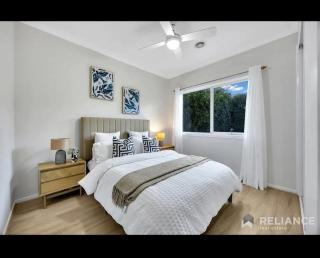 Green and sereen home in western suburbs - 0