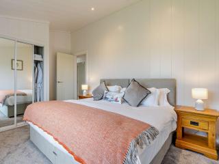 2 Bed in St Andrews 94606 - 1