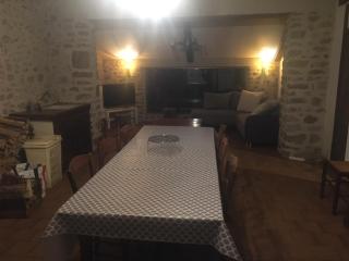 "Rêves de Gamins", Chambre de droite, 4 couchages dans gîte de campagne "La Camusière", proche du Pôle Européen et du circuit des 24h - 2