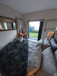 White Feather Guest Room and Wellness Spa - 0