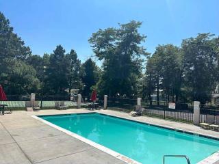 Cozy near airport vacation home Brighton - 2