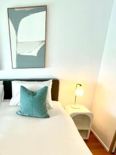 Q Tower - Deluxe Ocean View Apartment with King Bed & Spa - 3