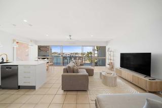 Serenity Waters Riverfront Retreat - Walk to Mooloolaba - 3