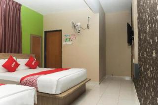 Super OYO 89930 Golden Guest House - 1