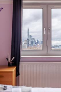 Chic 1BR flat with balcony and city view, Walworth - 4