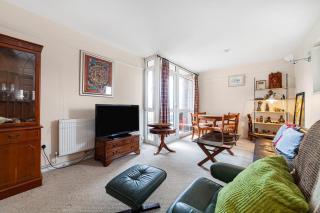 Chic 1BR flat with balcony and city view, Walworth - 8