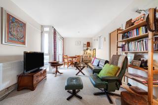 Chic 1BR flat with balcony and city view, Walworth - 0