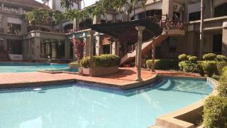 OYO Home 90533 Nomadic Town Condo - 0