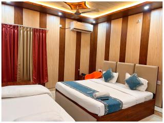Hotel Ayodhya Rama-yana Palace Near Ramjanam Bhumi - Onsite Parking & Free Wifi Facilities - Fully-Air-Conditioned Rooms - Best Hotel In Ayodhya Book Quickly - 4