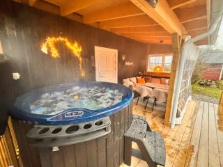 Old Farmhouse Retreat with jacuzzi and sauna - 9