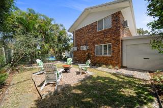 Santai Sands - Bribie Island 4BD Home - 3