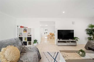 Santai Sands - Beachside Escape with Pool & Games Room - 3