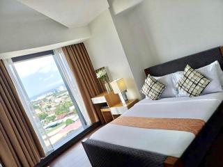 Minimalist 1BR Condo with NETFLIX at AEON TOWERS near Abreeza Mall by Rico - 8