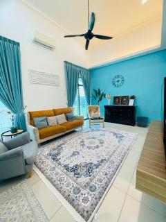 Spacious Family Homestay in Durian Tunggal with Private Pool - 1