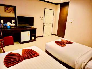 Hotel Hollywood Inn Love Patong - 1