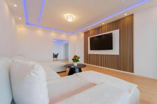 Sky Lux Apartments - 8