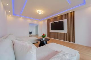 Sky Lux Apartments - 1